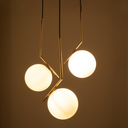 GloboStar® MONROE 00953 Μοντέρνο Κρεμαστό Φωτιστικό Οροφής Τρίφωτο 3 x E27 Χρυσό - Λευκό Μεταλλικό Μπάλα Φ60 x Υ50cm Διακόσμηση - Φωτισμός - Χαλιά