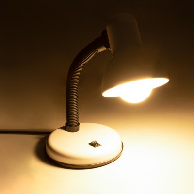 GLOBOSTAR® STUDENT 01531 Μοντέρνο Επιτραπέζιο Φωτιστικό Πορτατίφ με Ντουί 1 x E27 AC 220-240V IP20 - Λευκό & Μαύρο - Μ12 x Π12 x Υ32cm GLOBOSTAR® STUDENT 01531 Μοντέρνο Επιτραπέζιο Φωτιστικό Πορτατίφ με Ντουί 1 x E27 AC 220-240V IP20 - Λευκό & Μαύρο - Μ12 x Π12 x Υ32cm